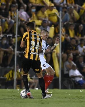 Guaraní vs. Cero Porteño: la plancha de Alan Benítez que le valió la expulsión - Fútbol - ABC Color