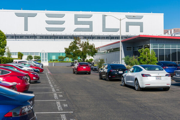 Tesla invita a Itaipu a explorar soluciones para el almacenamiento de energía a gran escala