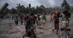 La Nación / Volcán Semeru arrasa 11 pueblos y causa 14 muertos en Indonesia