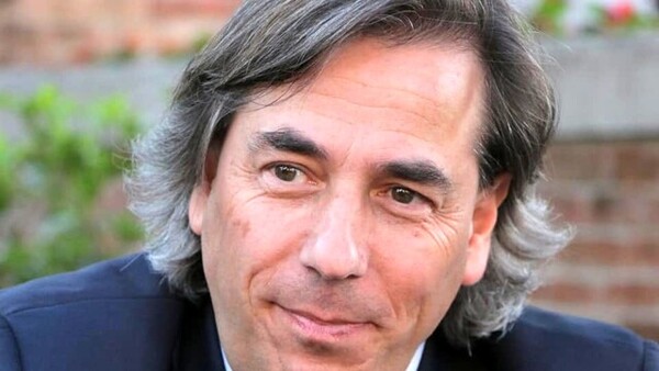 Italia: “líder” antivacuna se arrepintió tras contagiarse
