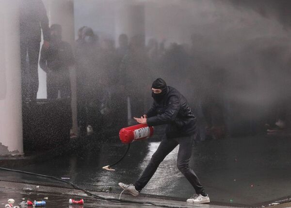 Veinte detenidos y seis heridos en protestas anti medidas covid en Bruselas - Mundo - ABC Color