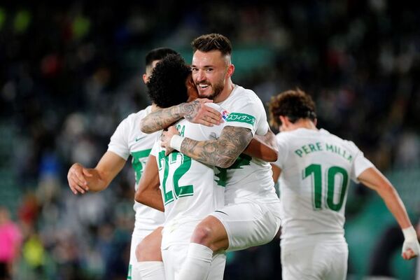 El Elche rompe su sequía y hunde al Cádiz en el debut de Francisco - Fútbol Internacional - ABC Color