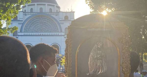 La Nación / Reliquias de la urna peregrina de Chiquitunga visitó Caacupé