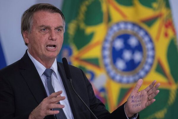 Bolsonaro anuncia que Petrobras bajará precio de los combustibles en Brasil - Mundo - ABC Color