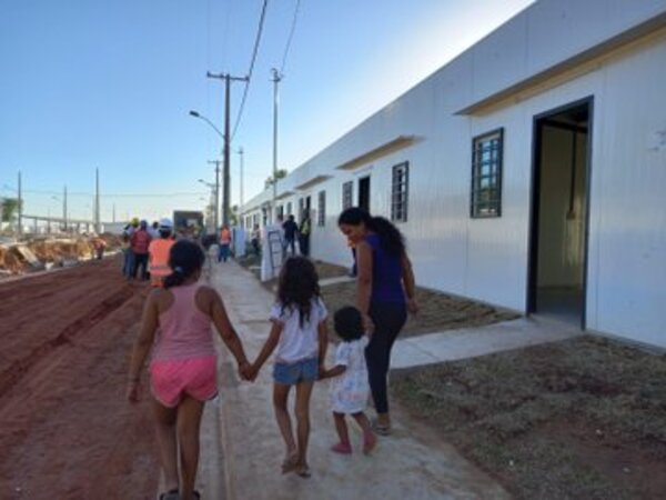 Inician mudanza de familias a viviendas temporales en la Costanera Sur - ADN Digital