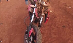 Motociclista atropella y mata a transeúnte en asentamiento de Minga Guazú