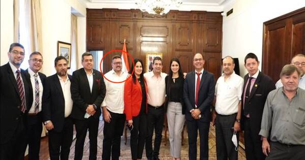 La Nación / Ex procurador que huyó por acuerdo entreguista, en filas de Velázquez