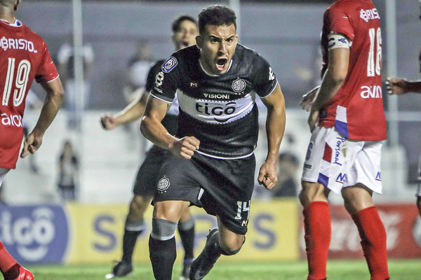 Olimpia gana a Nacional y asegura un cupo a la Libertadores