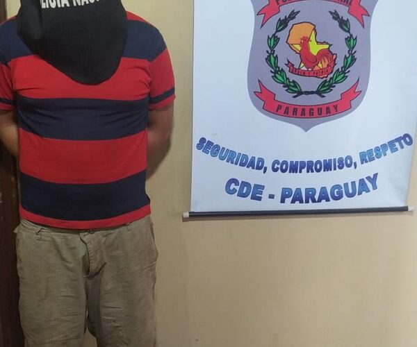 Reducen a ladrón que ingresó a local comercial