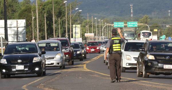 La Nación / Caminera implementa desvíos para camiones pesados por operativo Caacupé