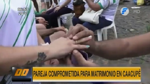 Emotivo pedido de matrimonio en Caacupé