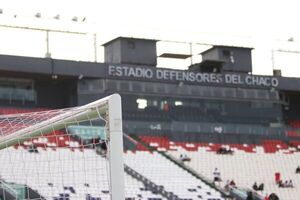 “Si cumplen los requisitos, no habrá inconvenientes”: Dr. Borba y el 100% del Defensores para la Supercopa - Fútbol - ABC Color