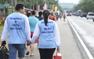 Masiva concurrencia de peregrinantes que van hasta Caacupé