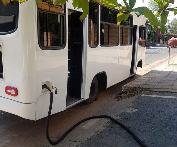 Empresarios esperan mayor debate sobre promoción de vehículos eléctricos · Radio Monumental 1080 AM