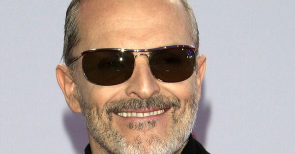 Miguel Bosé culpa a la pandemia de haberle “quitado” su carrera - SNT
