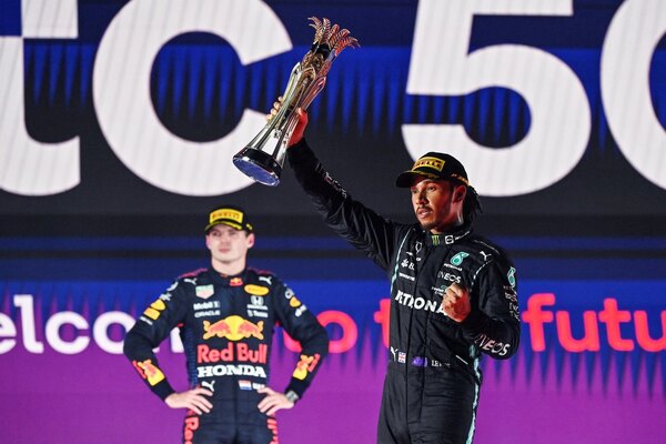 'Ha sobrepasado los límites', Hamilton critica a Verstappen luego de la caótica carrera