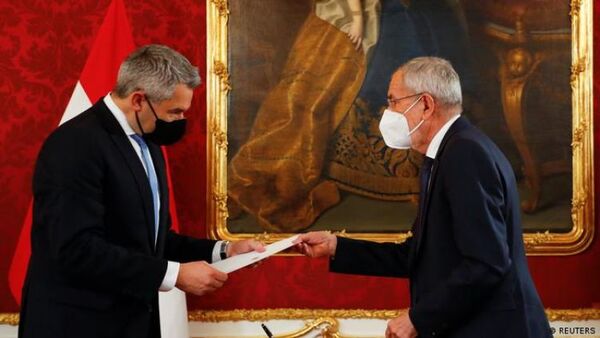 Jura como canciller de Austria el conservador Karl Nehammer