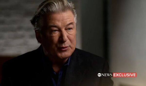 Días después de la entrevista sobre la muerte en el set, Alec Baldwin borra cuenta de Twitter
