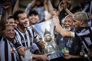 Capitán campeón: Junior Alonso levanta la Copa del Brasileirāo con Mineiro