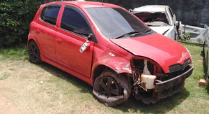Automovilista tras embestir a un motociclista dejó abandonado el rodado - Noticiero Paraguay