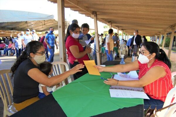Entregan subsidio por veda a 768 pescadores de Itapúa