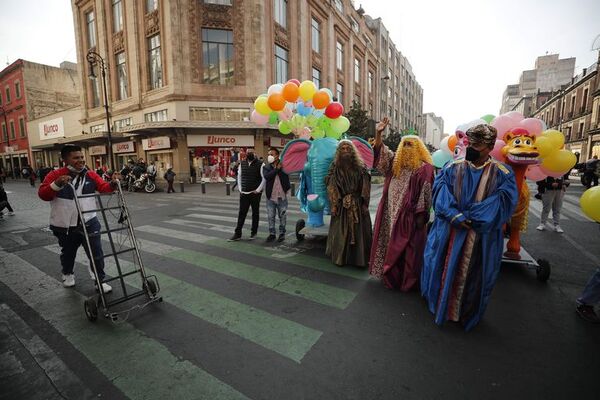 Reyes Magos marchan en Ciudad de México para exigir permisos para trabajar - Mundo - ABC Color