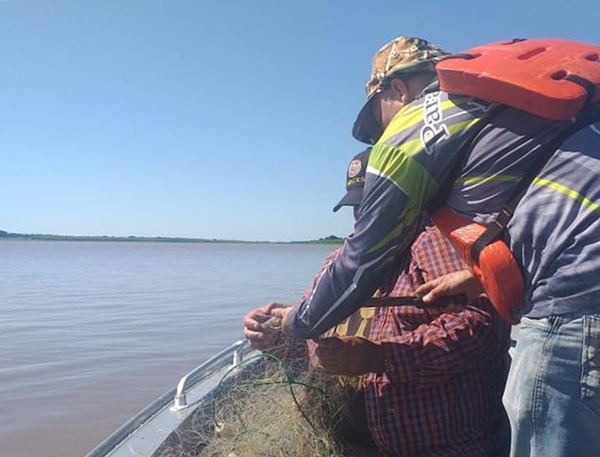 Veda pesquera: Mades retira de aguas del río Paraguay y Paraná redes y espineles - .::Agencia IP::.