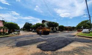 Municipalidad de Coronel Oviedo bachea calles para mejorar circulación – Prensa 5