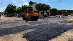 Municipalidad realiza trabajos de bacheo - Noticiero Paraguay
