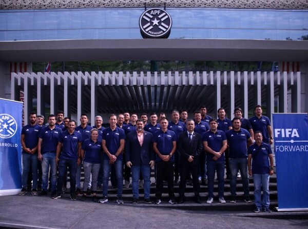 Inició el Curso FIFA para Entrenadores de Fútbol Juvenil - APF