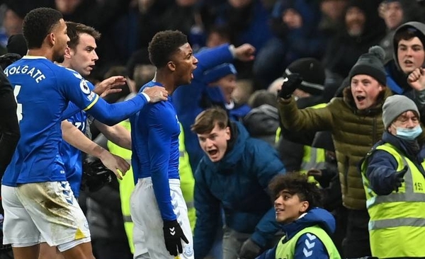 Diario HOY | Remontada del Everton ante el Arsenal que da aire a Benítez