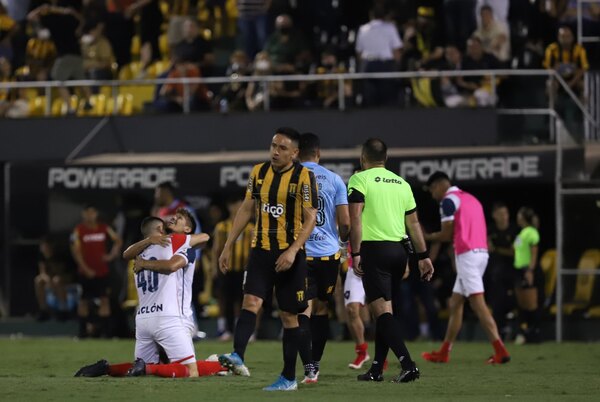 Por tercera vez, a Guaraní le remontan un 2-0 y le festejan en la cara