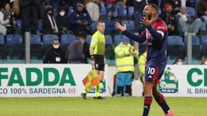 Cagliari frustra a Torino con un espectacular gol de chilena