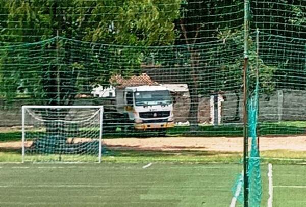 Luque se vuelve impresentable, pero maquinarias de la Municipalidad construyen canchas sintéticas •