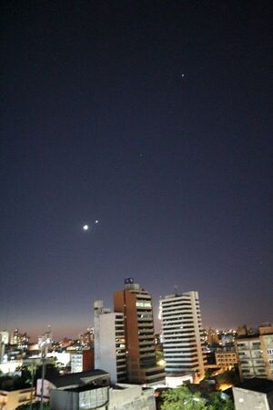 Asombrosa alineación entre la Luna y tres planetas en cielo asunceno - Nacionales - ABC Color