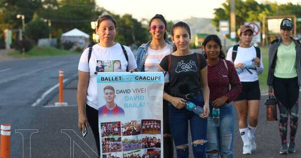 La Nación / Perdió a su hijo hace dos años y busca consuelo en la Virgen de Caacupé