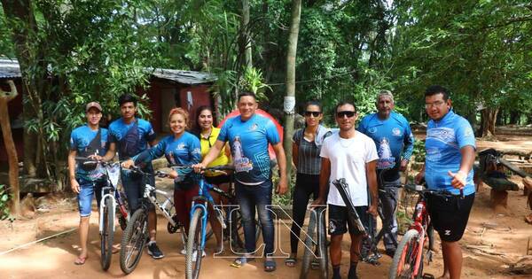 La Nación / Devotos pedalean 420 km por la Virgen