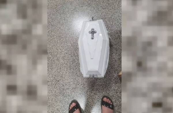 Crónica / ¡TERRIBLE ERROR! Hospital dio cuerpecito de bebé equivocado