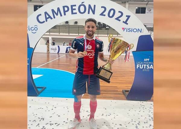 Crónica / ¡Se hizo pasar por Sergio Díaz para cobrar en dólares!