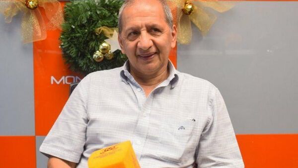 Autocrítica, con disparos al árbitro