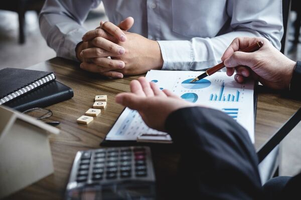 ¿Qué espera a los inversores con la suba de tasas de interés en el mercado paraguayo? - MarketData