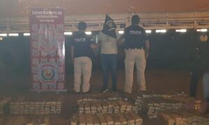 Incautan camión cargado con marihuana
