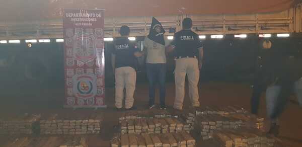 Incautan casi 600 kilos de marihuana que estaban ocultas en las ruedas de un tractocamión - La Clave