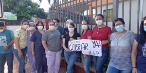 Trabajadores de blanco del Pediátrico exigen cobrar sus salarios de noviembre