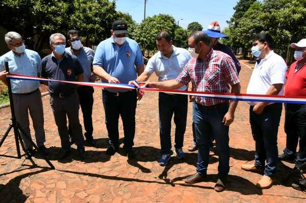 Gobernación inaugura 21 cuadras de empedrados en Minga Guazú - La Clave