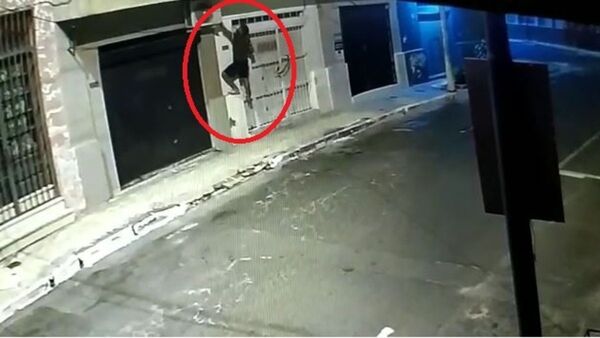 Roban caños de cobre de los aires acondicionados