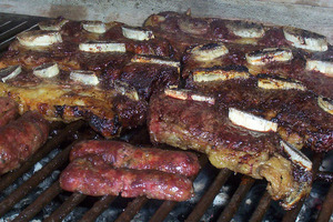 Dos hombres fallecieron atragantados con asado