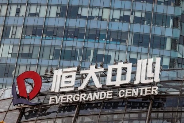 Acciones de Evergrande caen a mínimos históricos tras anunciar posible impago