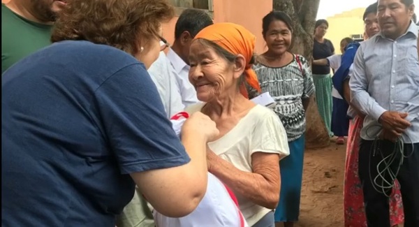 Jóvenes cristianos realizan entrega de regalos en comunidades indígenas