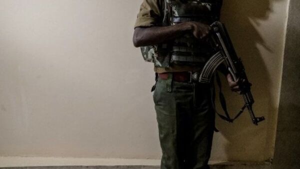 Policía mató a seis personas con un fusil, incluida su esposa, y se quitó la vida
